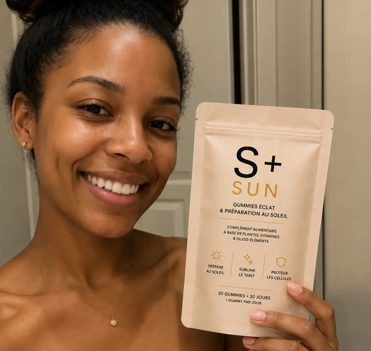 Smiling customer showing the S+ SUN pouch