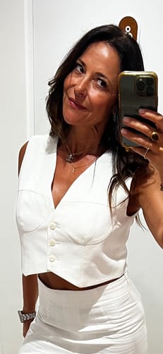 S+ customer's mirror selfie with an even tan